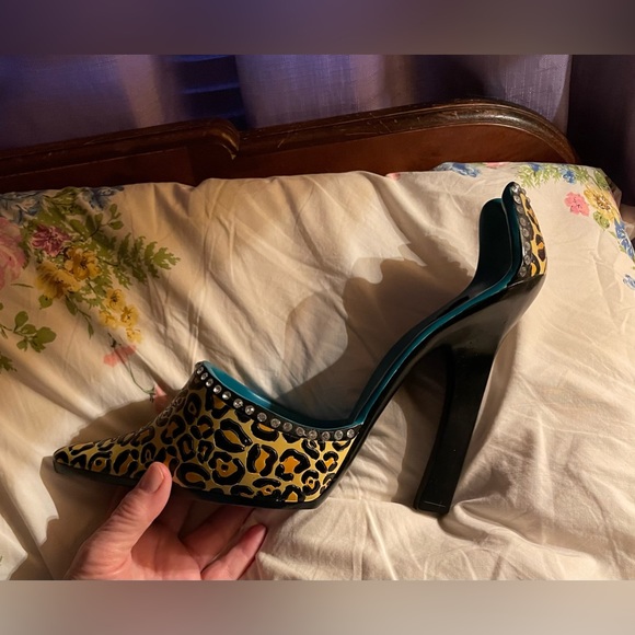 Leopard print SHOE BOTTLE WINE HOLDER - Picture 5 of 5